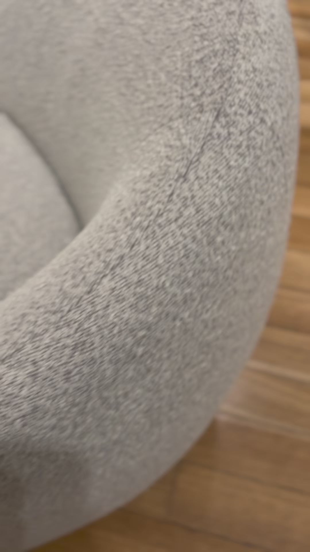 Cargar vídeo: Sillon Giratorio Hank Bonne Boucle