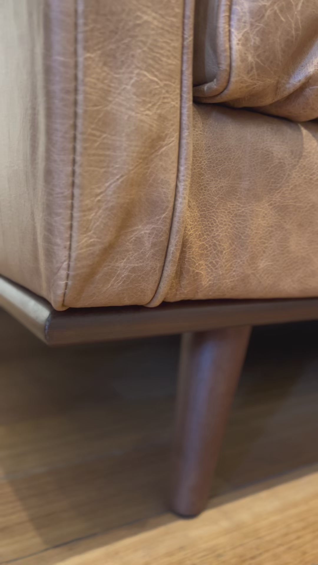 Cargar vídeo: Sofa 3C Banks Cuero Cafe