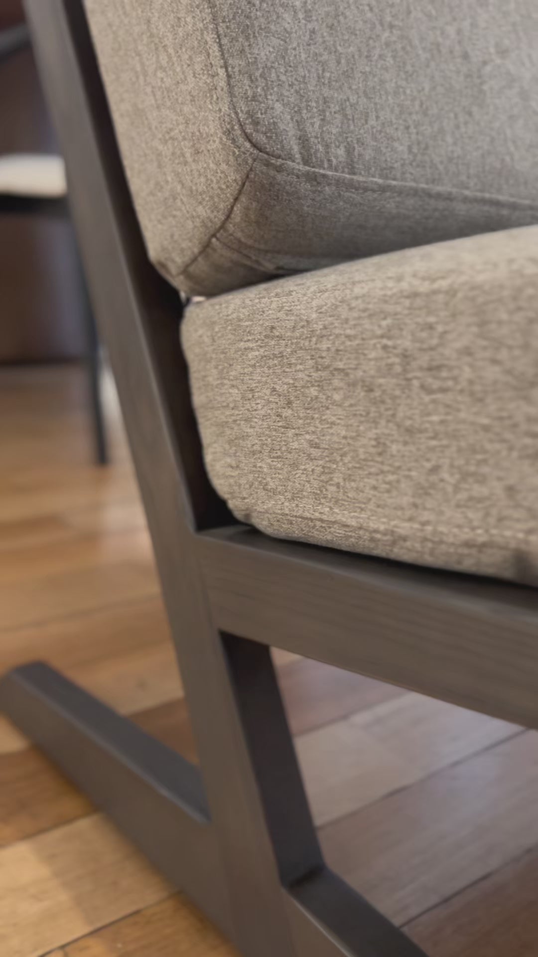 Cargar vídeo: Sillon Alon Taupe
